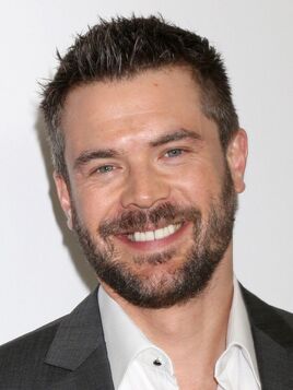 Charlie Weber