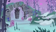 Foggy scenery with a foxlike totem floating underneath an arch. Source: @niqhtyuni on Twitter
