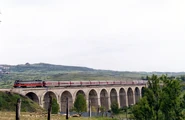 La 353-001 con el Talgo Madrid-Irún en el directo de Burgos. Soto el Real.