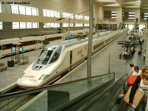  Tren de la serie 102 en Zaragoza-Delicias.