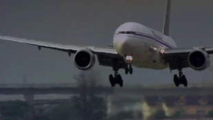Oceanic Boeing 777-200ER landing at Los Angeles International Airport in Lost