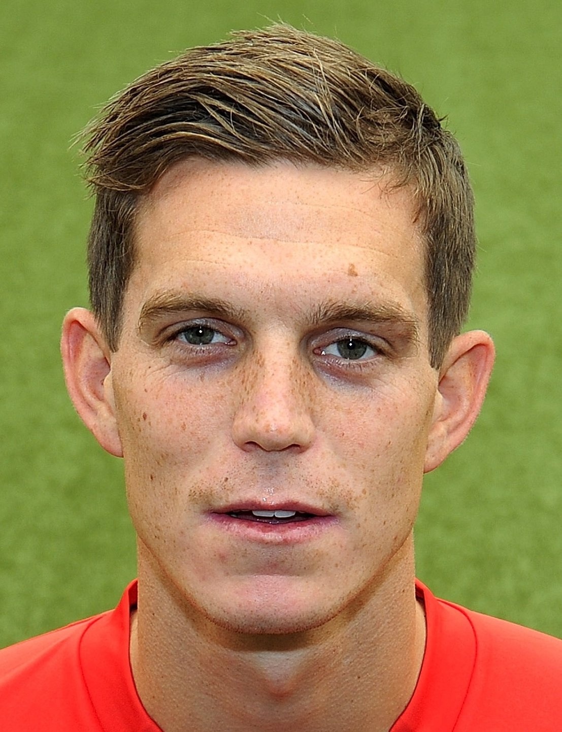 Liverpool FC cult hero Daniel Agger gets badge tattooed on fingers