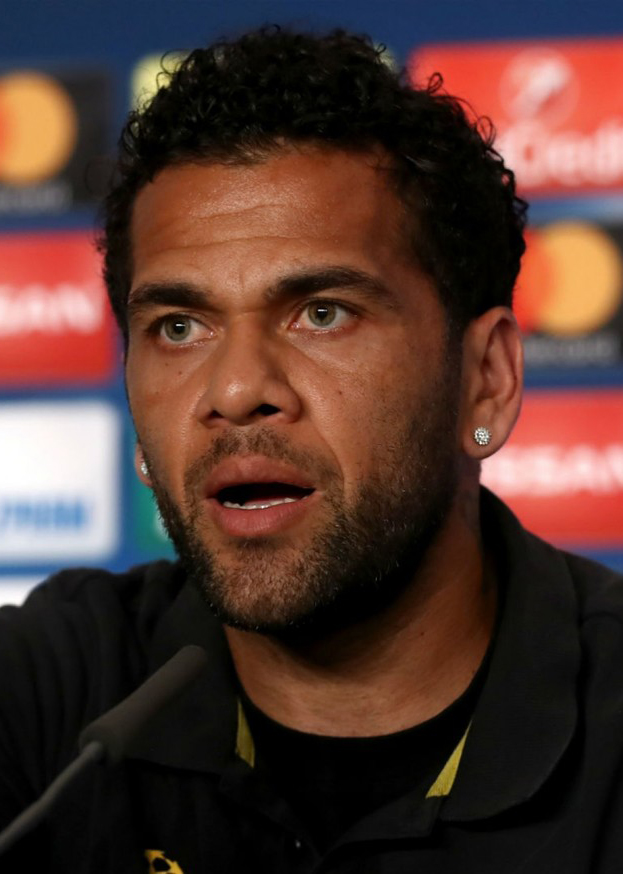 Dani Alves Biography - Brazilian football player (born 1983