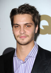 Luke Grimes GQ 2010 Men Year Party Arrivals Wa0oHpDTUZgl