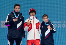 Podium men col12Width