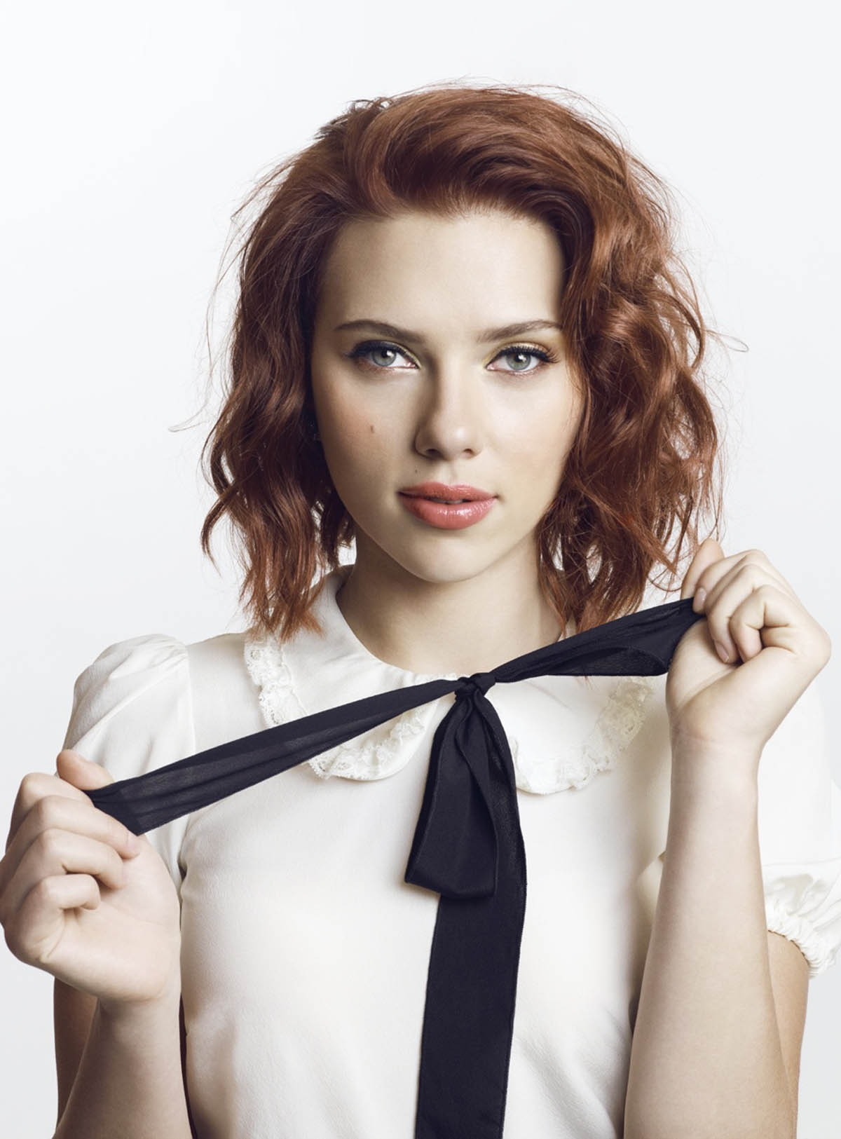 scarlett johansson short red hair avengers