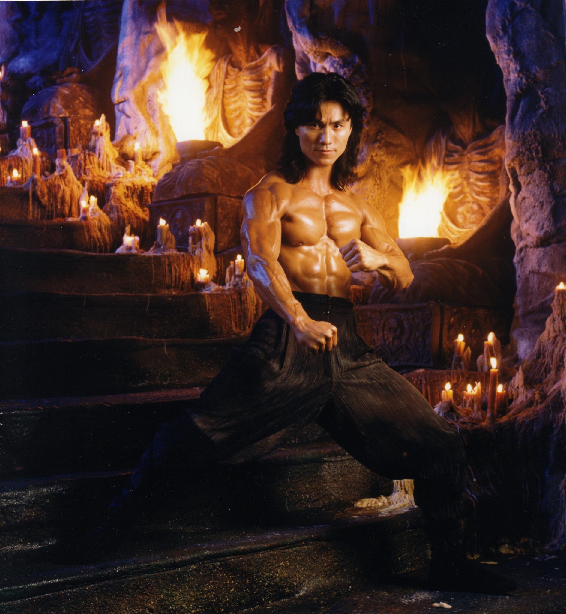 Arquivo Mortal Kombat - Neste dia 17 de julho o ator Robin Shou, que  interpretou Liu Kang em Mortal Kombat O Filme (1995) e Mortal Kombat A  Aniquilação, completa 62 anos.