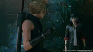 Cloud holds Leslies pendant from FFVII Remake