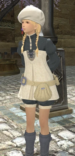 Elyne in Ul'dah wearing traveling clothes.