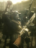 Soldat mit gunblade-ähnlicher Waffe