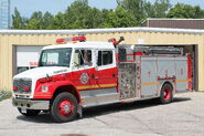 2002 Freightliner FL80 / Fort Garry