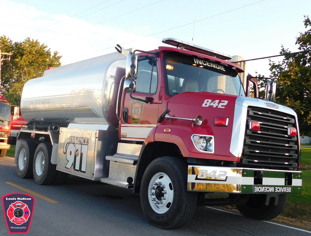 Service de Sécurité Incendie de SaintBernarddeLacolle Firefighting