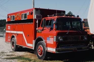 R2702.jpg (588 KB) 1982 Ford C / Pierce walk-in rescue