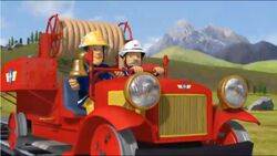 STATION OFFICER STEELE FIGURE WITH BESSIE THE VINTAGE FIRE ENGINE FIREMAN SAM STATION OFFICER STEELE FIGURE WITH BESSIE THE VINTAGE FIRE ENGINE FIREMAN SAM