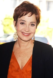 120914annie-potts1