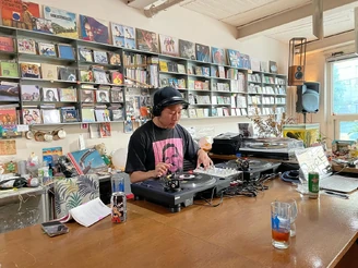 Photo from inside  in Seoul, South Korea. The majority of Fishmans' discography is behind a DJ, as well as a print photo of a bust depicting .