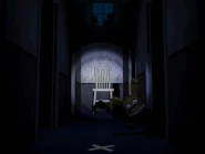 Plushtrap che fa capolino dalla porta più vicina a destra, animato.