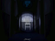 Plushtrap che fa capolino dalla porta più vicina a sinistra, particolarmente difficile da vedere, animato.