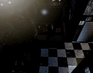 Springtrap su CAM 07, 1a posizione, luci accese.