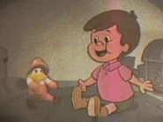Miceliomino musicale seduto accanto a un bambino, presumibilmente David Sean Murray.