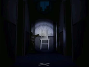 Plushtrap che fa capolino dalla porta all'estrema sinistra, animato.