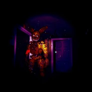 Springtrap visto in Pizza Party, nel corridoio