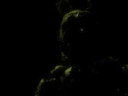 Uno dei sussulti di Springtrap, rivelando una vista ravvicinata del cadavere di William Afton.