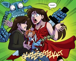 Il robot del suicidio che impala Baby, Charlie e la bambola Ella, TFC: Graphic Novel.