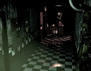 Springtrap su CAM 02, 2a posizione, luci accese.