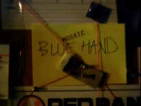 Imágen del papel que dice "Blue Hand"