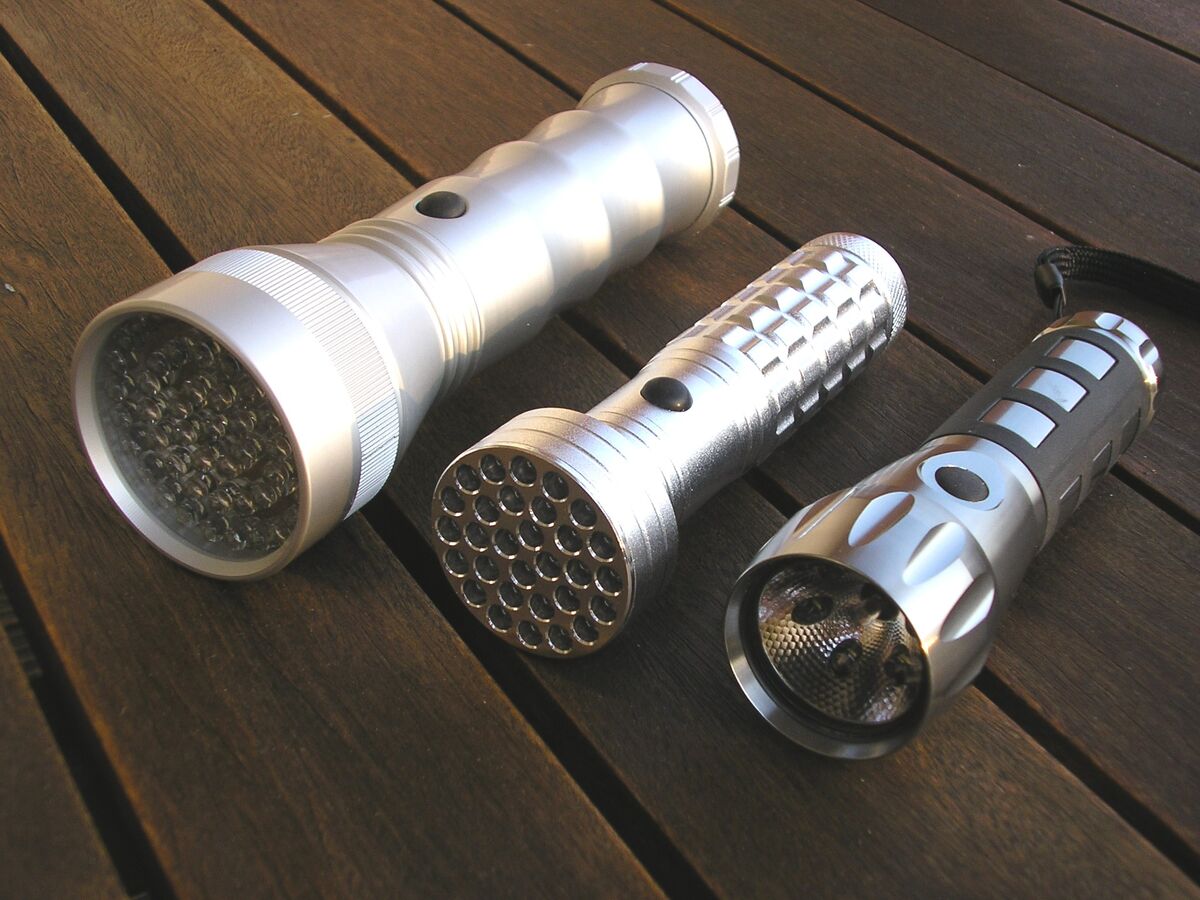 Mechanically powered flashlight - Wikipedia