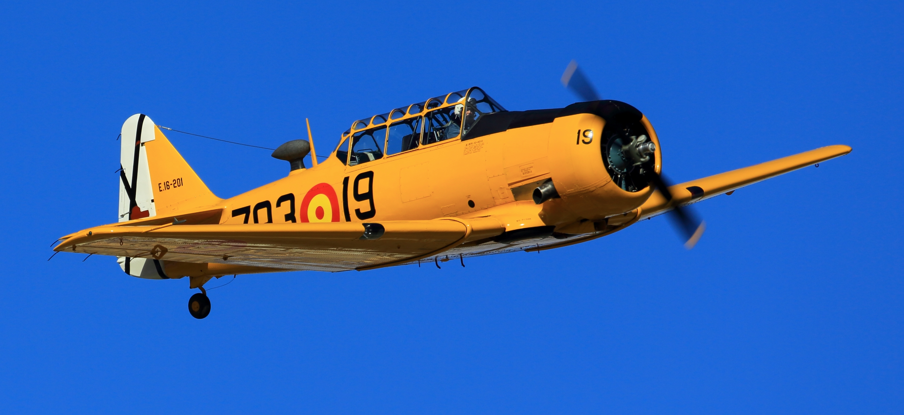 航空機・ヘリコプター T-6 Texan sddefault.jpg