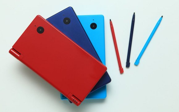 Nintendo to launch red, blue DSi devices 'as early as this week' - CNET