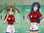 Kaname i Kyoko w stroju do softbolla.