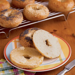 Bake-your-own-bagels-recipe-photo-420-FF0204COOKA02