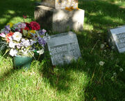 2009-0617-GeorgeGippGravestone