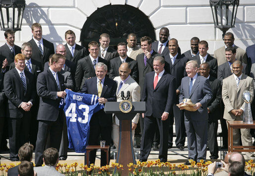 File:NFL pays tribute to military service members during the 2013 Pro Bowl  130127-F-MQ656-205.jpg - Wikipedia