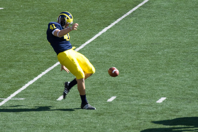 Hang time with Michigan's Zoltan Mesko – Boston Herald