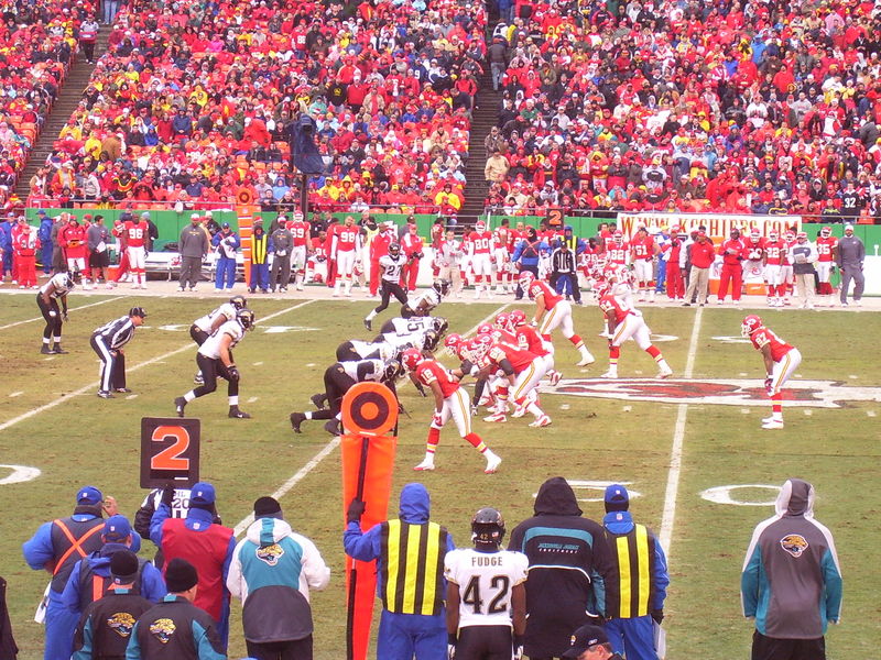 Kansas City Chiefs' Larry Johnson (27) races past Seattle Seahawks  defenders for a 97-yard touchdown run at Arrowhead Stadium in Kansas City,  Mo., Saturday, Aug. 27, 2005. (AP Photo/Charlie Riedel Stock Photo - Alamy