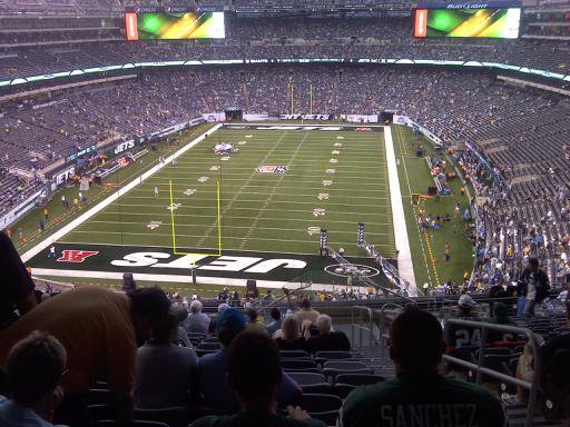 File:Service members unfurl flag at NY Jets first home game at new  Meadowlands Stadium.jpg - Wikimedia Commons