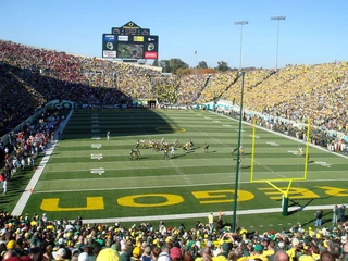 The first play of the 2007 game between Oregon and USC