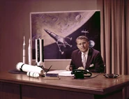 Wernher von Braun 1960 (OTL).jpg (4.93 MB) Von Braun at his desk, ca. 1960