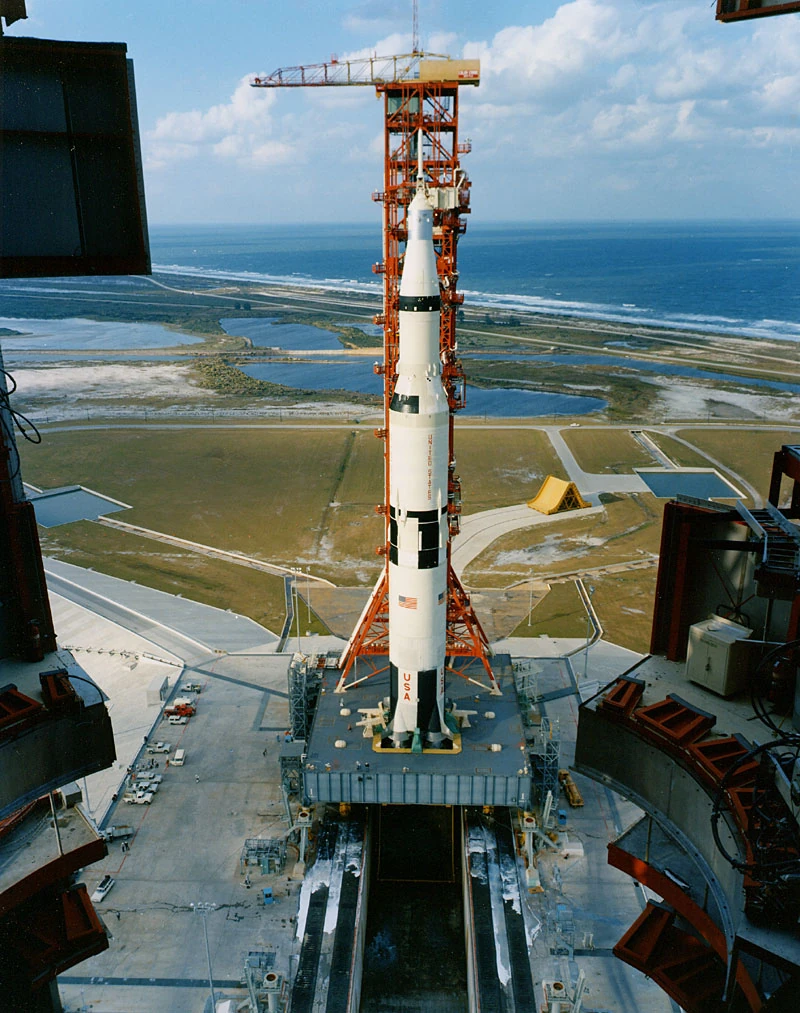 EP302 8X10 NASA PHOTO APOLLO 11 SATURN V ROCKET ON TRANSPORTER Apollo