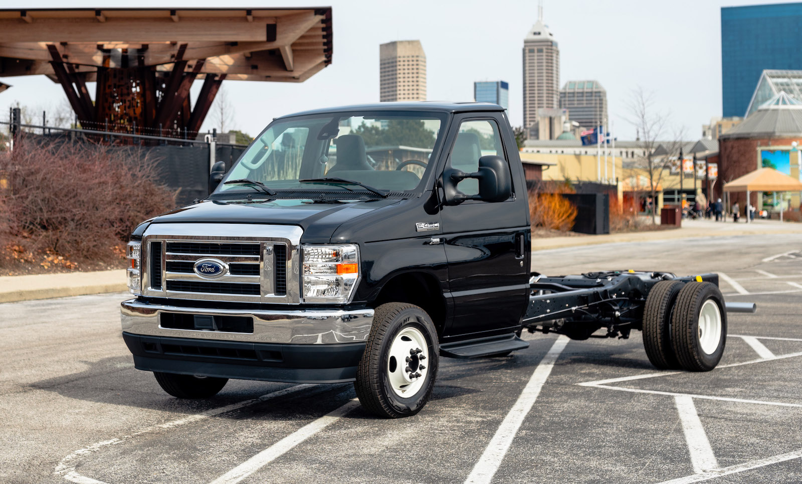 2009 FORD E450 SUPER DUTY 14-PASSENGER SHUTTLE BUS, 6.8L