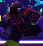 A better look at Sixer's outfit.