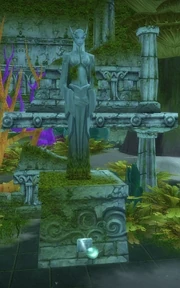 Statue von Königin Azshara in den  ().
