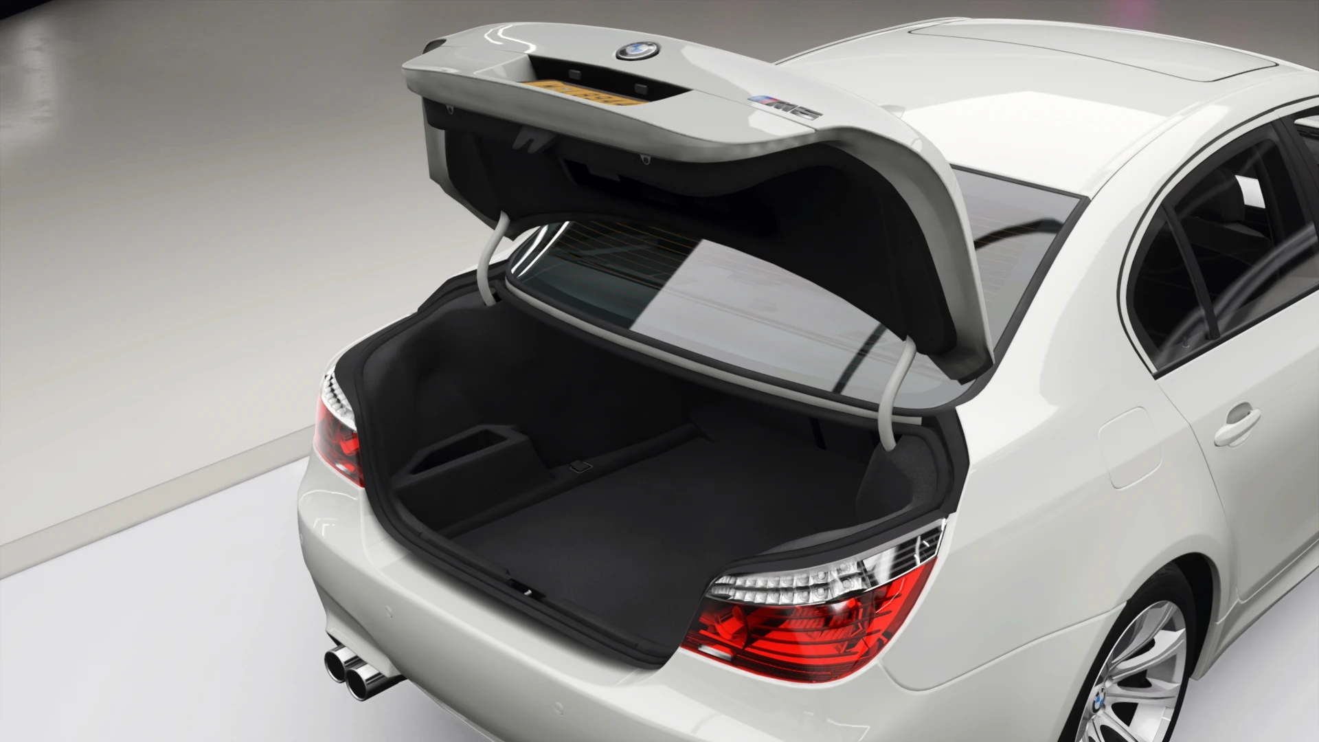 2009 BMW M5 - Trunk