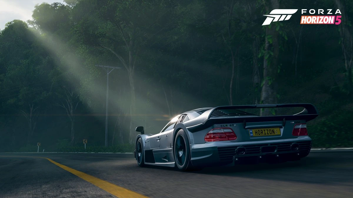 Mercedes-Benz AMG CLK GTR thumbnail