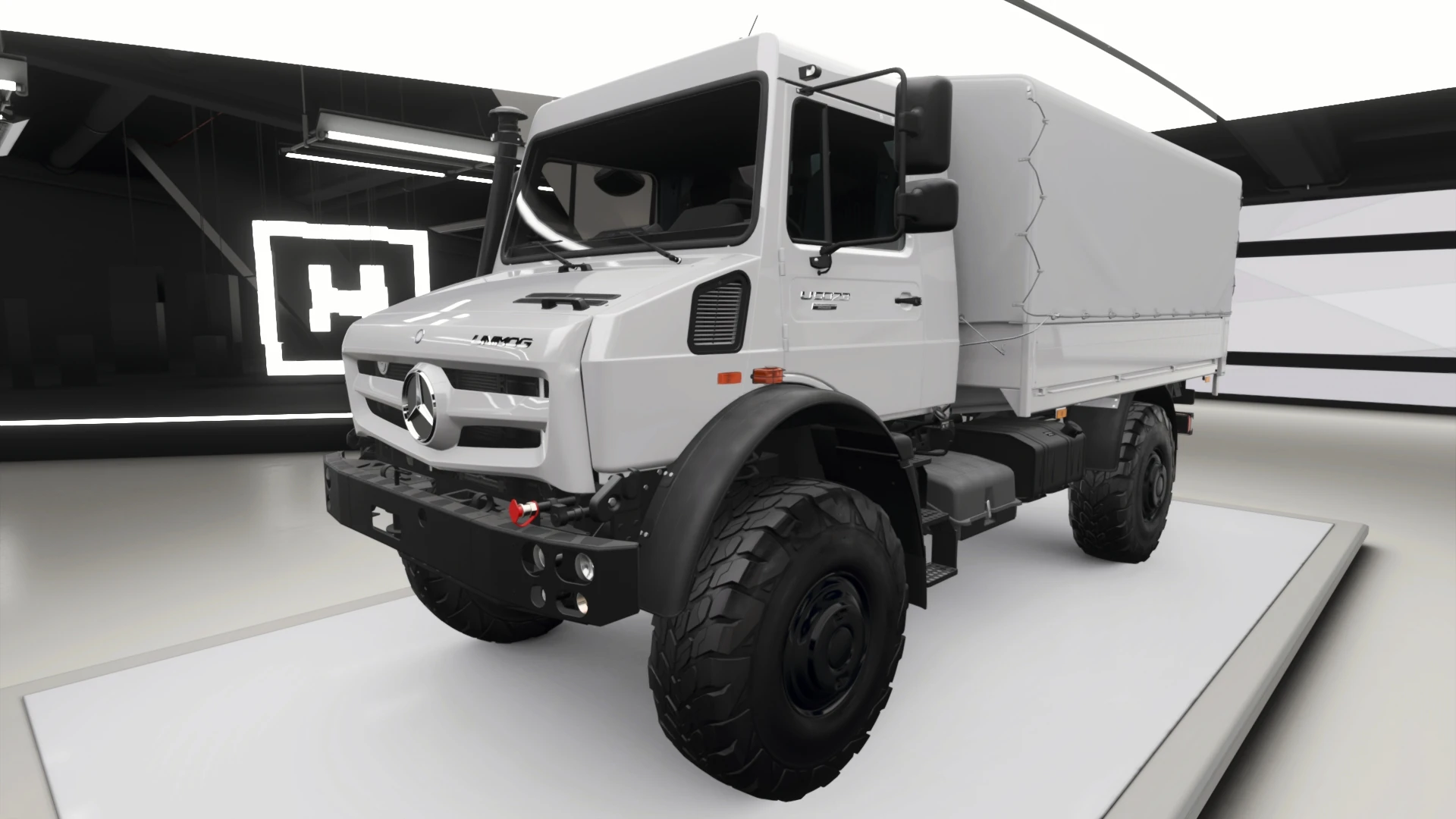 2014 Mercedes-Benz Unimog U5023 - Front