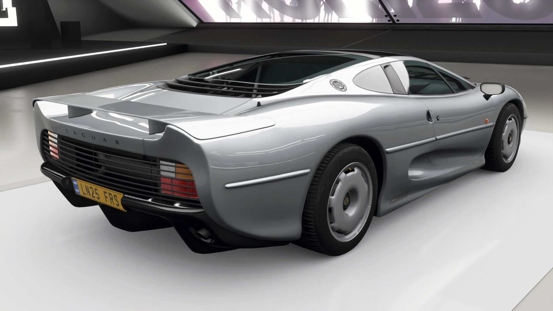 1993 Jaguar XJ220 - Rear